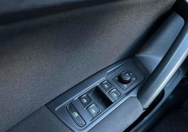 Volkswagen Tiguan cena 119000 przebieg: 32308, rok produkcji 2020 z Myszyniec małe 781